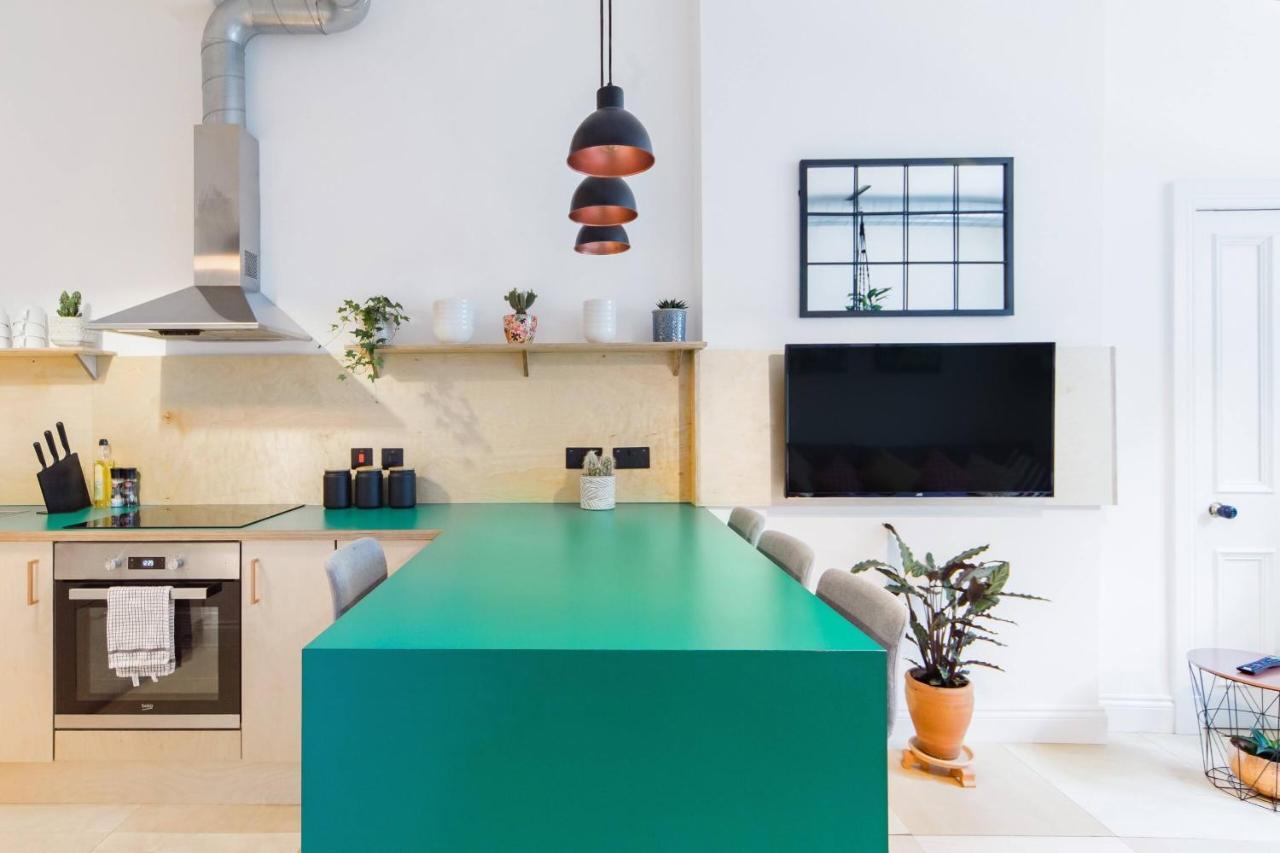 The Plywood Flat, Modern Style In A Traditional Tenement Édimbourg Extérieur photo