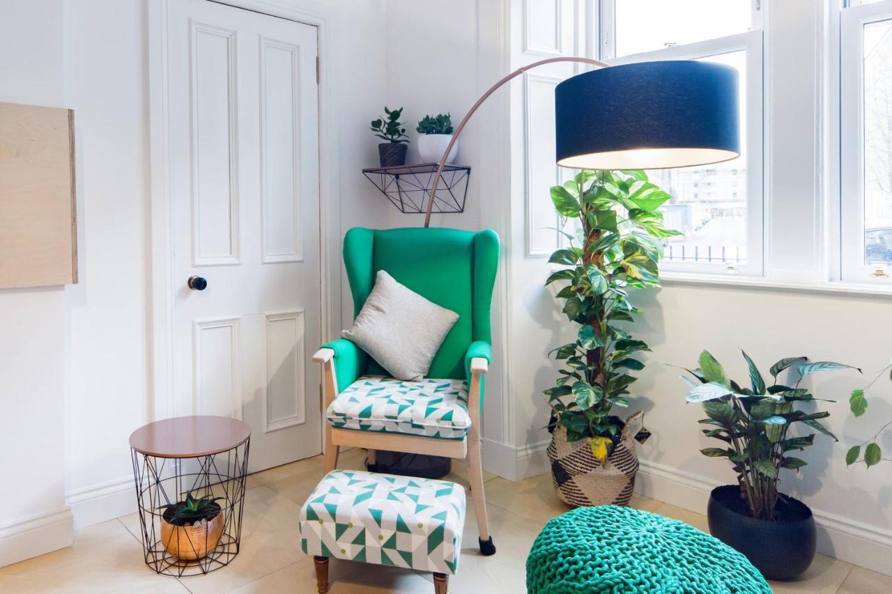 The Plywood Flat, Modern Style In A Traditional Tenement Édimbourg Extérieur photo